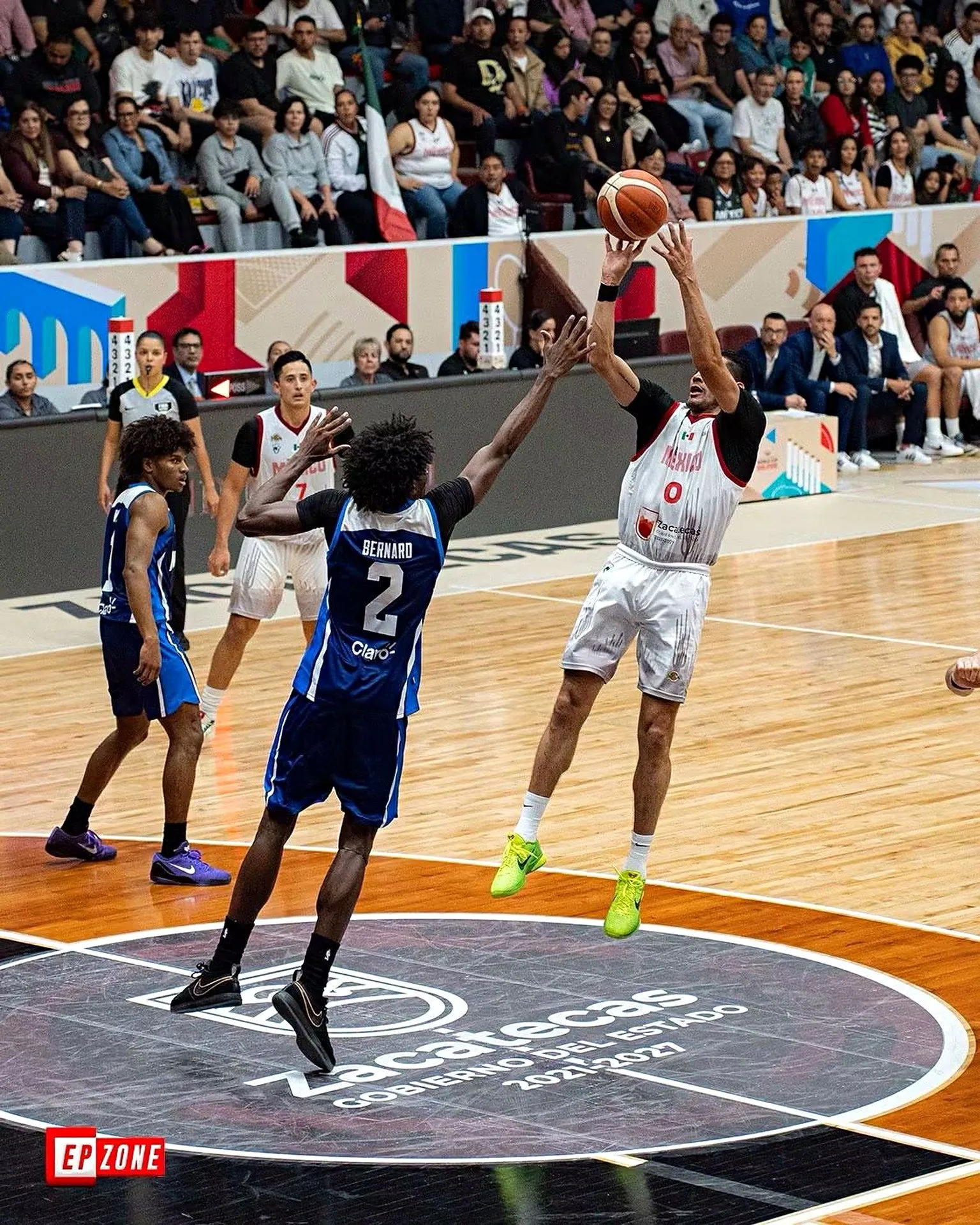 Kaleb Myers defending a jump shooter for Nicaragua